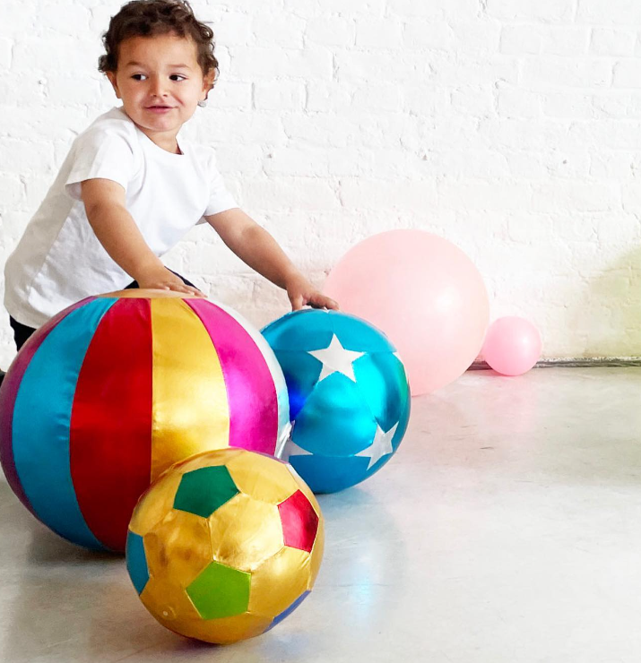Golden Star Inflatable Ball (22 cm)