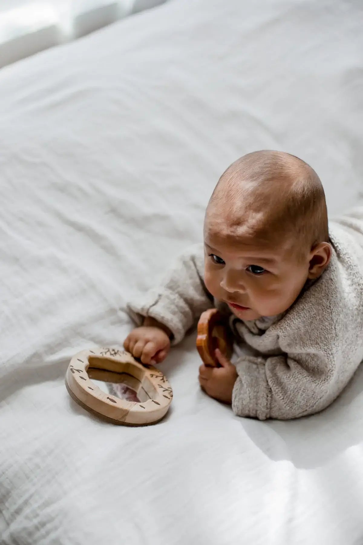 Shell Rattle & Mirror Set